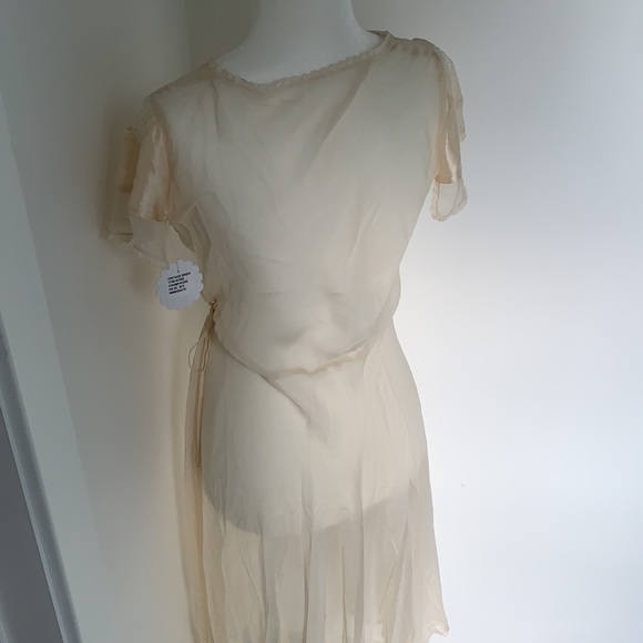 Sheer lace lingerie cover - Picture 7 of 10